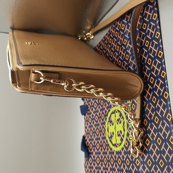 Tory Burch Mercer Pebbled Leathe zip top Crossbody - Picture 6 of 6